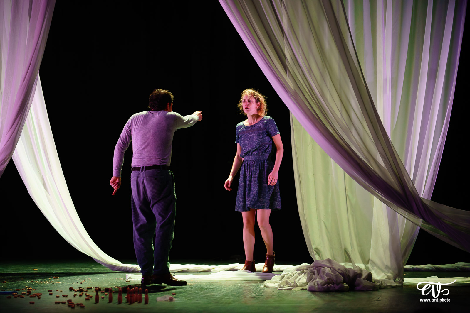 REVENIR (CIE LE TALON ROUGE)